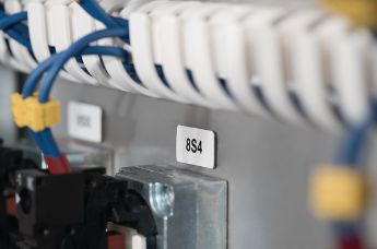 Etiquette  de câbles pour l'identification en armoires électriques