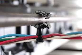 Clips de gestion des câbles flexibles pour le routage de faisceaux de câbles dans n'importe quelle direction.