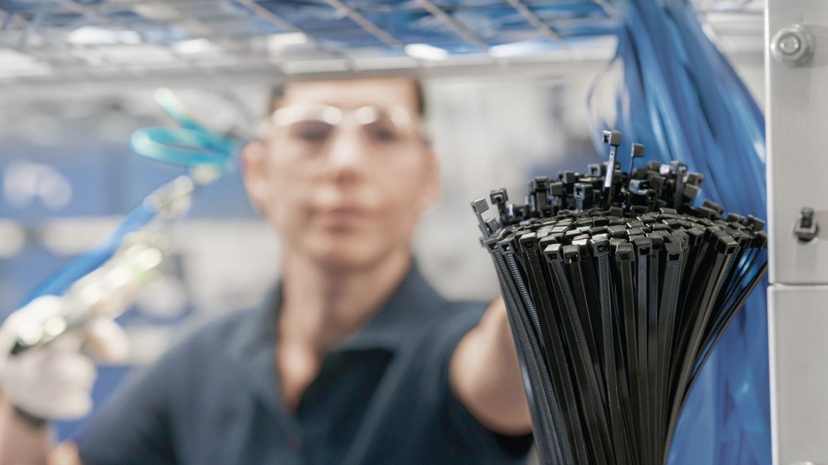 eLearning : stockage et traitement des colliers de serrage