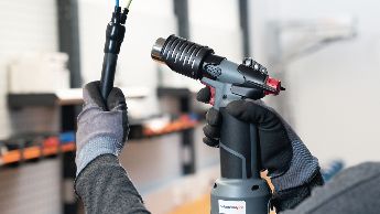 Colliers de serrage dans une boîte à outils