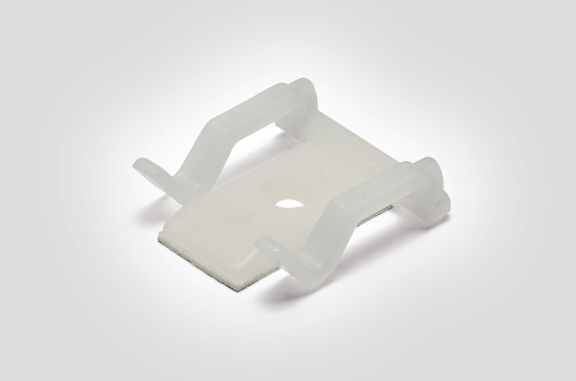 Clips pour le maintien des tubes, câbles et conduits