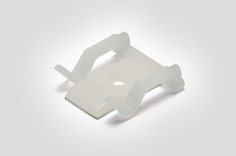 Clips pour le maintien des tubes, câbles et conduits