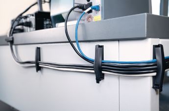 Système de gestion des câbles avec support rotatif