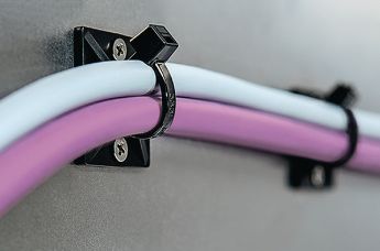 60 pièces Passe Cable Autocollant, Auto Adhésif Embases Adhesive pour  Attache de Cable, Support de Serre Câble Plastique Embase pour Collier de  Serrage (20 mm x 20 mm)(Blanc) : : Bricolage