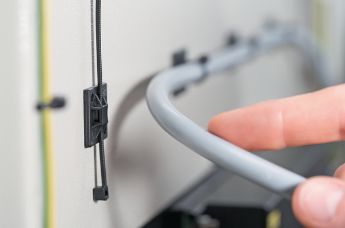 Embases Adhesive pour Attache de Cable 120 Pièces (18,5 mm x 18,5 mm) Serre  Cable Adhesif Serre-Câbles Auto Adhésif Support de Serre Câble Plastique  Embase pour Collier de Serrage Blanc : : Bricolage