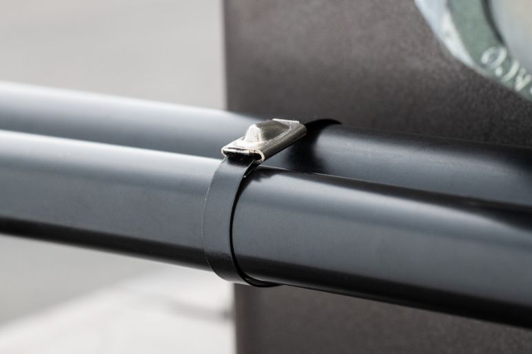 Le collier métallique MBT-FC est un collier en acier inoxydable avec revêtement
