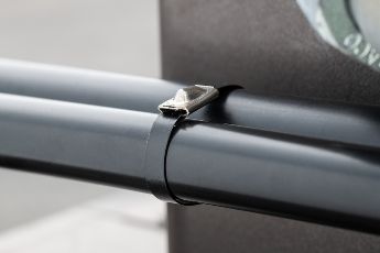 Le collier métallique MBT-FC est un collier en acier inoxydable avec revêtement