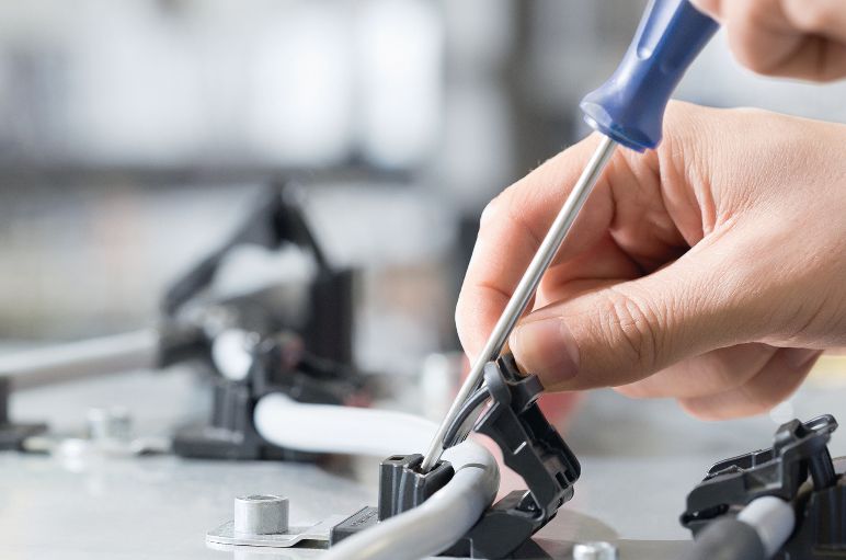 Ratchet P-Clamp et son système de réouverture inclus
