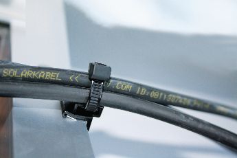 Clips bord de tôle pour cable ou gaine de 6 à 9 mm - 42,15€