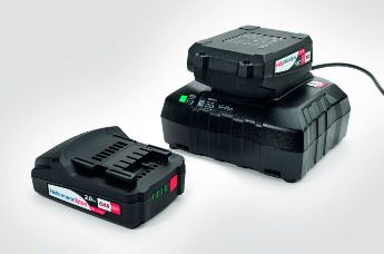 Les batteries Metabo CAS de 18 V se chargent rapidement et sont compatibles avec de nombreux outils électriques professionnels.